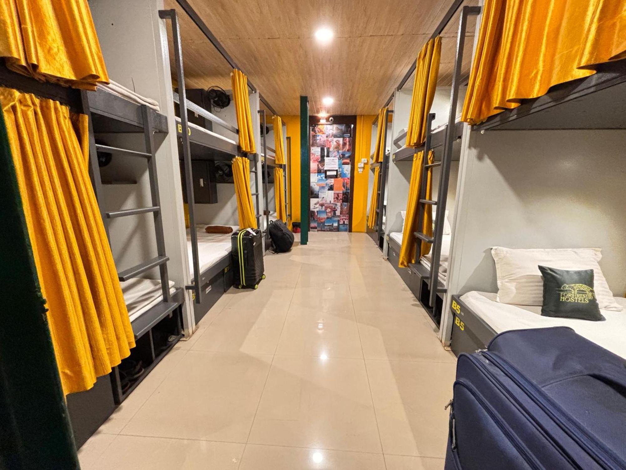 Forrest Hostels Mumbai  Buitenkant foto