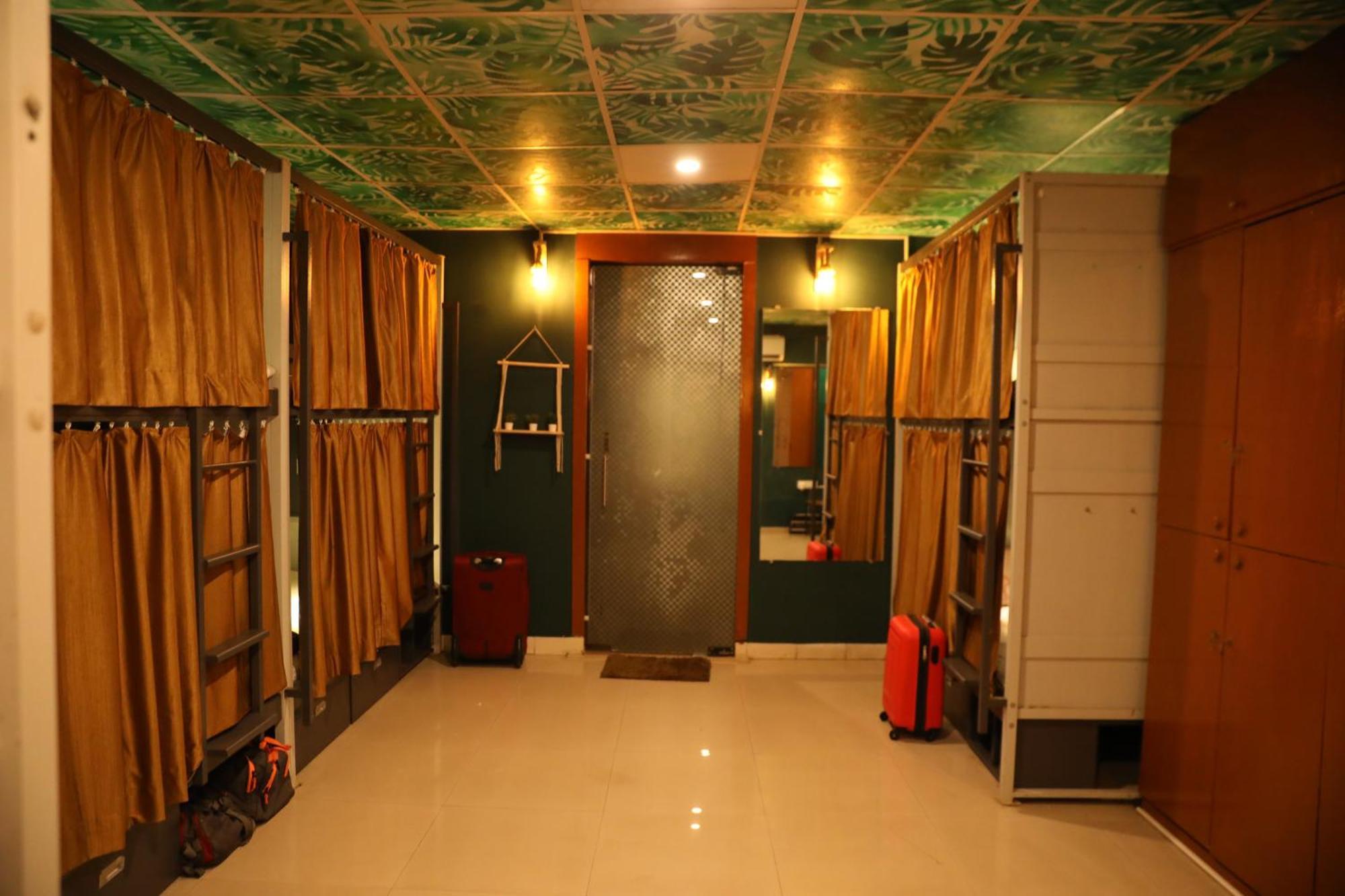 Forrest Hostels Mumbai  Buitenkant foto