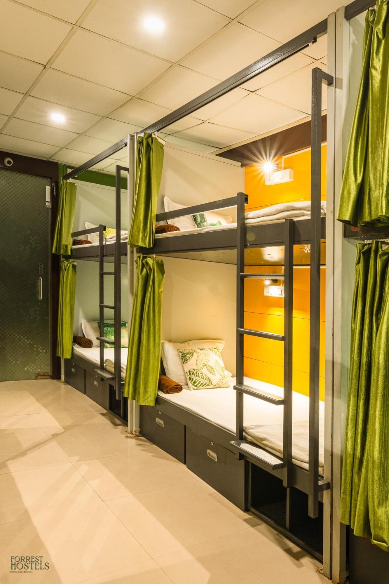 Forrest Hostels Mumbai  Buitenkant foto