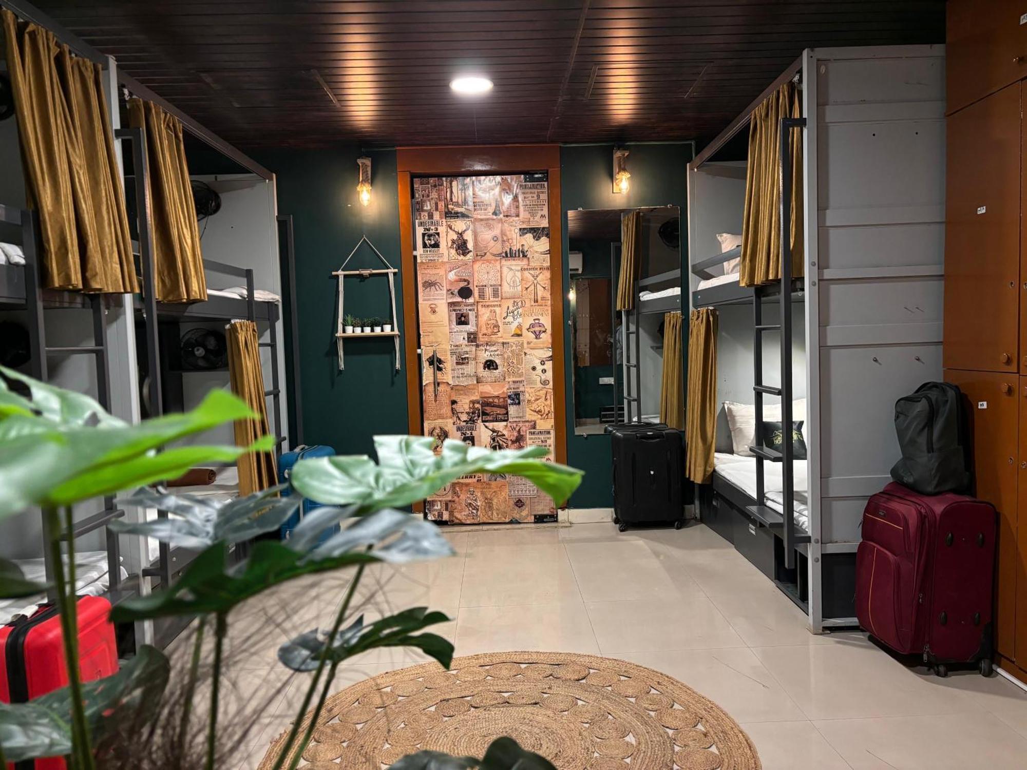 Forrest Hostels Mumbai  Buitenkant foto