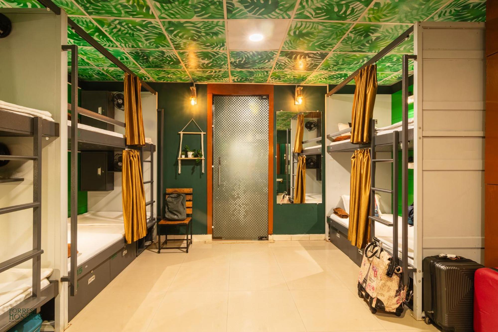Forrest Hostels Mumbai  Buitenkant foto