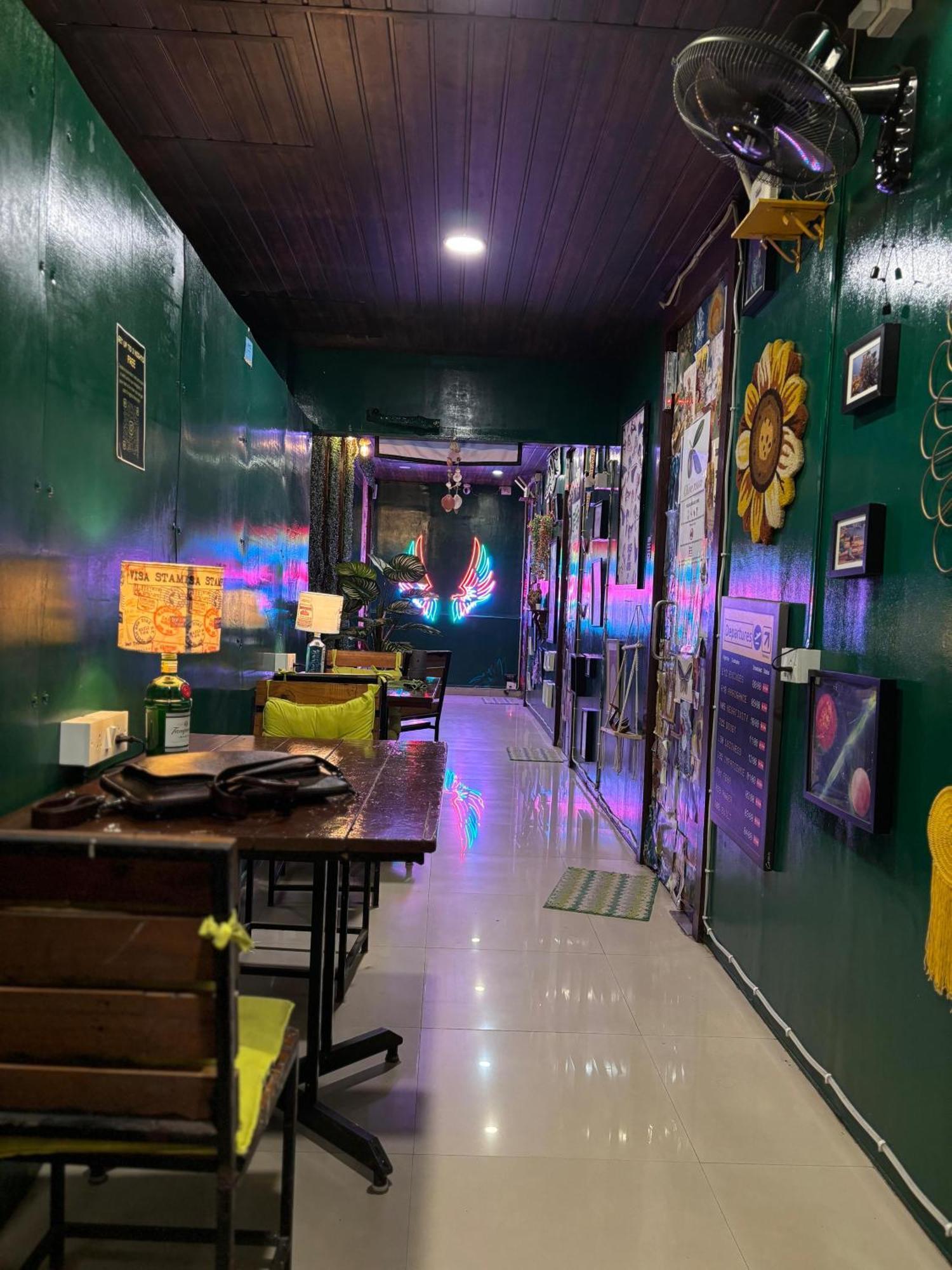 Forrest Hostels Mumbai  Buitenkant foto